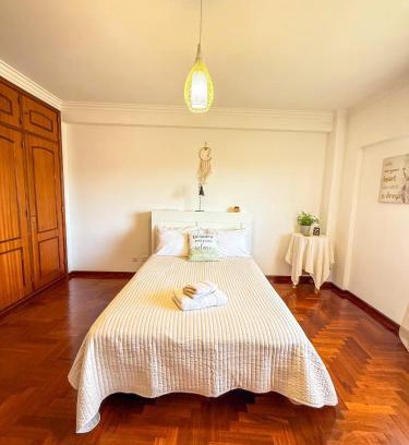 Corroios House | Ample Double Room Garden View Good Natural Light SuperHost Stay
