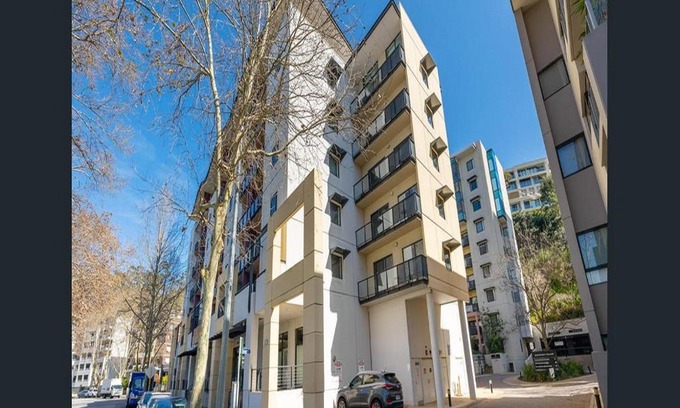 Perth Central Business District Apartment | Ample Luxury Apartment