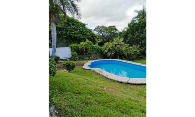 Cuernavaca House | Amplia casa sola, con alberca y amenidades privadas, todos los servicios.