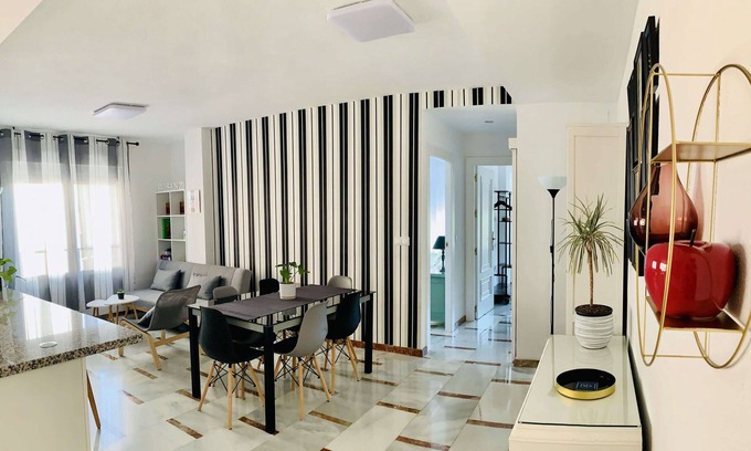 Beiro Apartment | Amplio Apartamento a un Minuto de la Estación de AVE de Granada