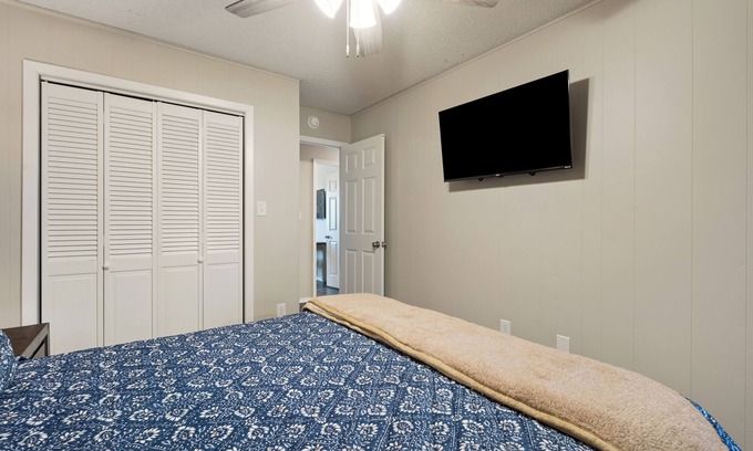 Van Buren House | Amy Ln-Newly Remodeled Home w/Outdoor Dining Area