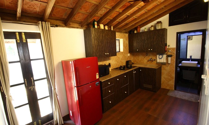 Assagao Cottage | An affordable luxury homestay: pet-friendly, outdoor whirlpool tub