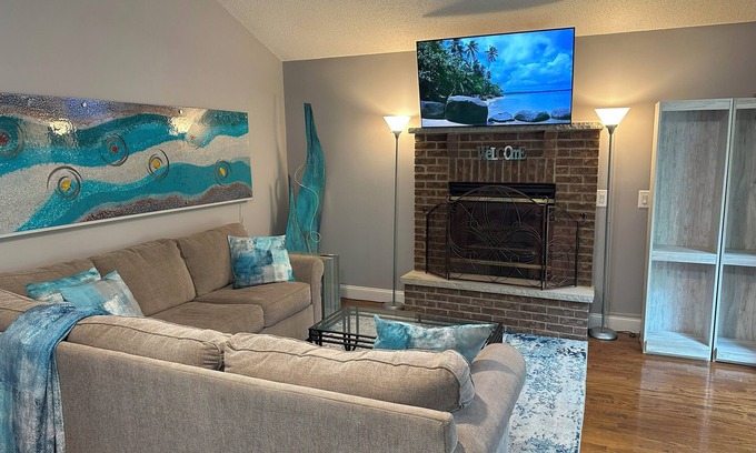 Pocono Summit House | An Artist Home and Gallery - 3-Bedroom Home - Newly Renovated