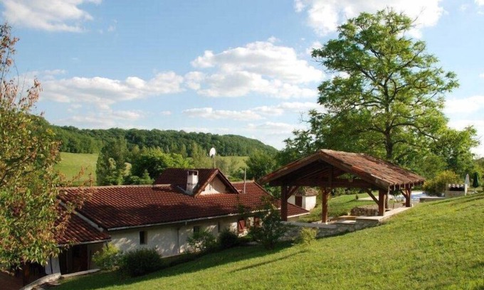 Montaigu-de-Quercy House | An Attractive Cottage Set In 2 Acres - Walking Distance To Village