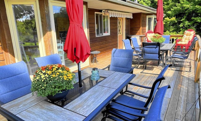 North Kawartha House | An Ideal, Cozy Comfortable Cottage Getaway!