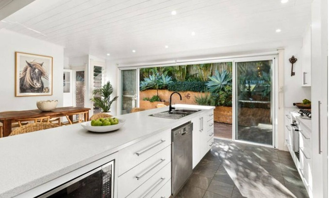 Warriewood House | An original farmhouse in Warriewood 20 mins away from the beach.