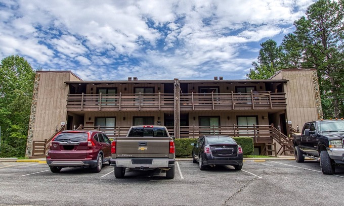 Sevierville Apartment | An out of the way condo hidden in mountain nature.