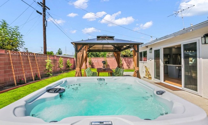 Southwest Anaheim House | AN8 -Anaheim Entertainment Family Home W/Hot tub