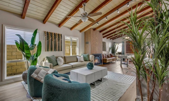 Southwest Anaheim House | AN9-Zen House (Private pickleball court!)