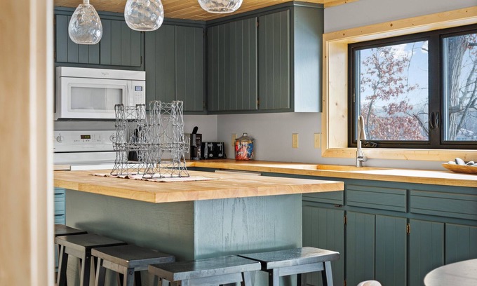 Pequot Lakes Cabin | Anchor Bay-Feet from water's edge|Deck|Grill|