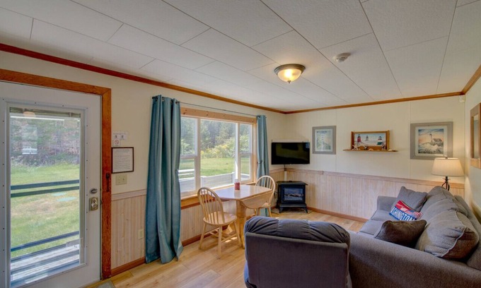 Long Beach Cottage | Anchorage Cottages Unit 3 Dog friendly and close to the beach