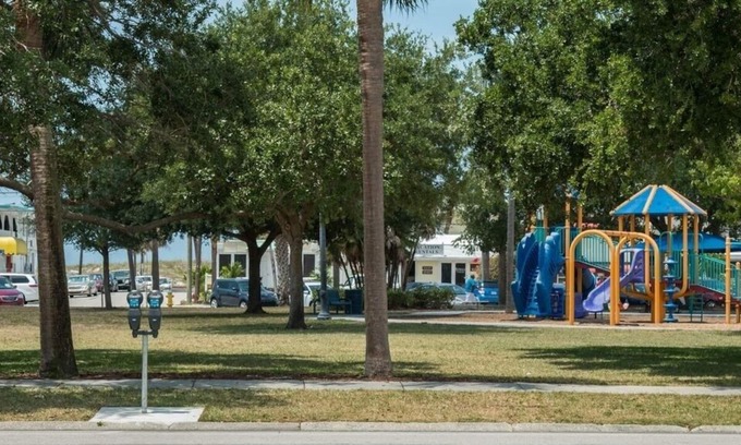 Bay Esplanade Condo | Anchors Away 1 Bedroom Condo by Redawning