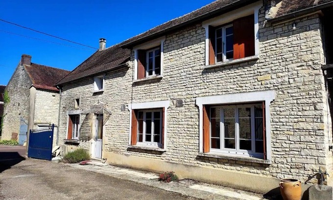 Nitry House | Ancien Corps de Ferme à 2 min de L'autoroute A6. Chez Pépère