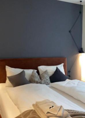 Goeschenen Apartment | Andermatt Chalet Style Ski Wohnung Zimmer Nur fuer Frauen