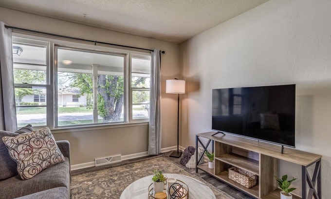 Andover House | Andover Abode - sleeps 6