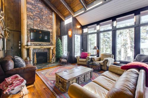 Angel Fire House | Angel Fire Cabin with Game Room about 4 Mi to Ski Resort