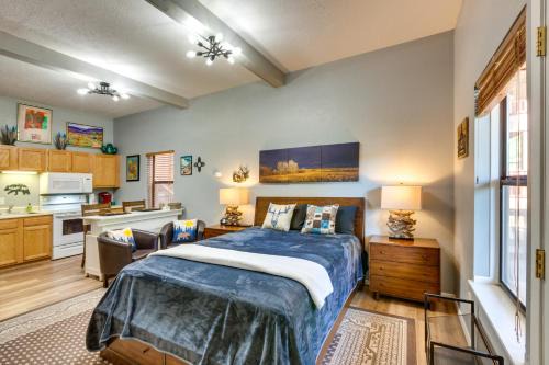 Angel Fire Apartment | Angel Fire Studio with Fireplace, Walk to Resort!