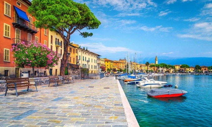 Cecina House | Angela -terrace & Beautiful View Lake