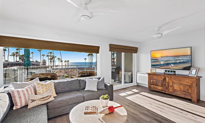 San Clemente Apartment | Angelfish Beach Retreat has pier & ocean views and AC