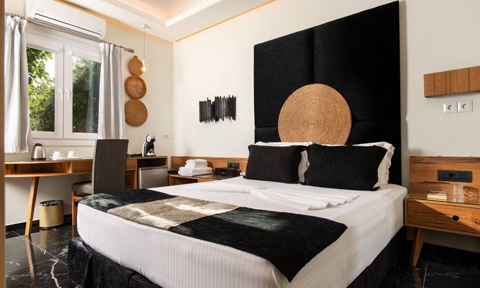 Adamas Apartment | Angelica's "Superior" Room in Adamas