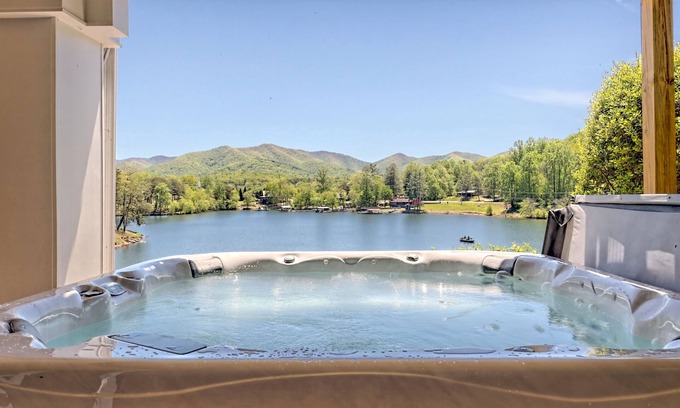 Hiawassee House | Angels Envy- - by Chatuge Home Concierge 6 bd 3.5 bath sleeps 14 lakefront, hot tub, game room