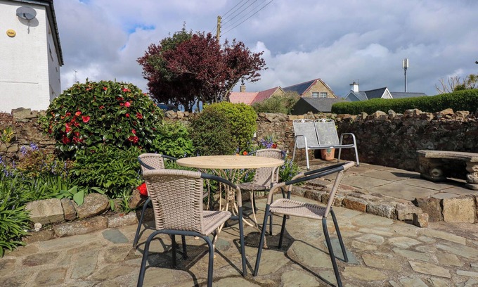 Abersoch House | ANGORFA BACH, pet friendly, country holiday cottage in Abersoch