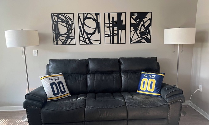 Old West Side Apartment | Ann Arbor’s Humble Abode 1.1m from the stadium