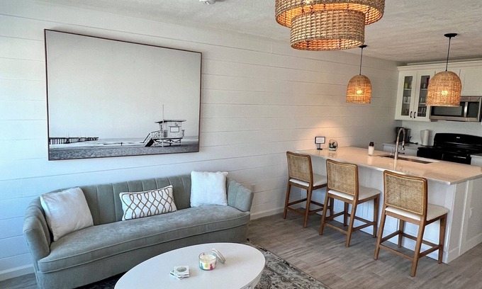 Holmes Beach Cottage | Anna Maria Cottage with Golf Cart