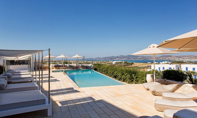 Nea Cryssi Akti Hotel | Anna Platanou Suites