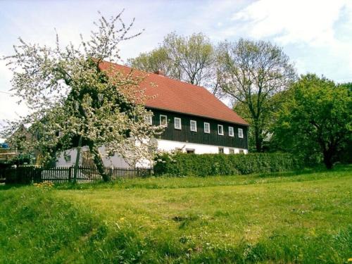 Seifhennersdorf House | Anne Leipert Modern retreat