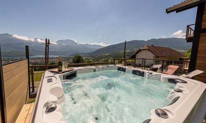 Saint-Jorioz Ski Chalet | Annecy happy lodge duplex 9 pers lake view jacuzzi