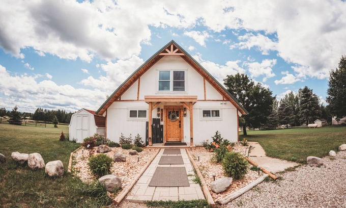 Boyne Falls House | Annie's Place- Newly renovated with EV charging.