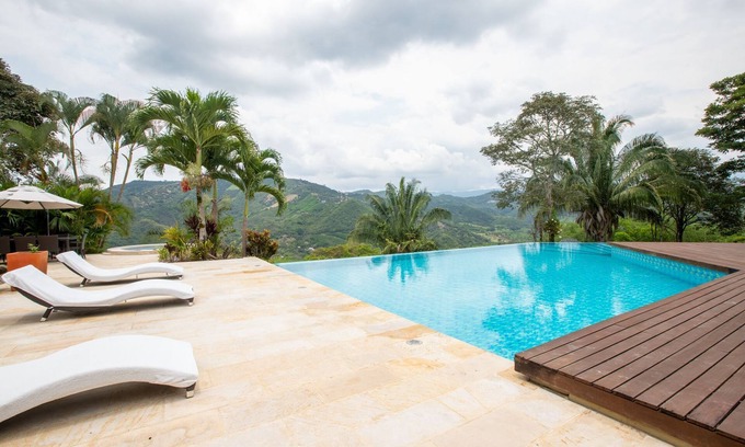 Anapoima Villa | Anp052 - Luxury villa with pool in Mesa de Yeguas