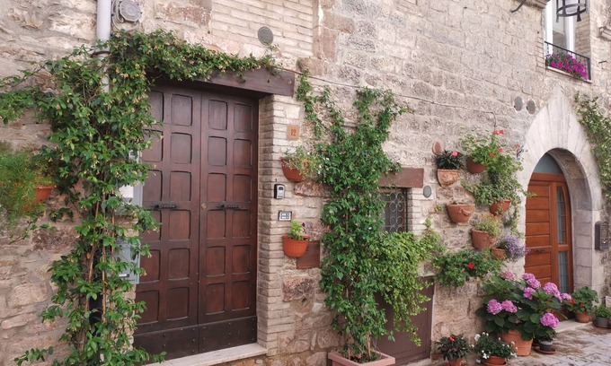 Assisi Apartment | Antica Assisi Apartment - in the Historic Center with Bedroom, Bath and Kitchen