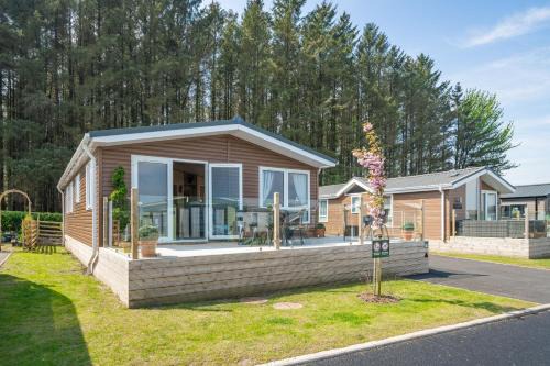 Cockermouth House | Antler Lodge - Meadows Retreat Lodge Park