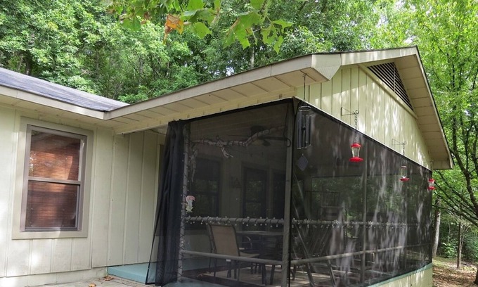 Edgemont House | Any closer to the lake and you will get wet!!