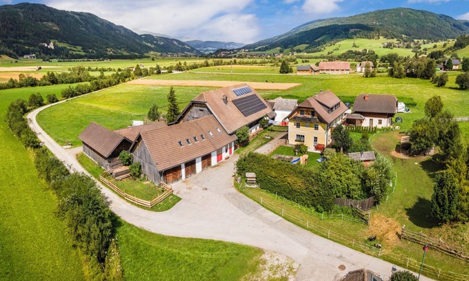 Sankt Margarethen im Lungau Apartment | Apartment 'Aineckblick' with Mountain View and Wi-Fi