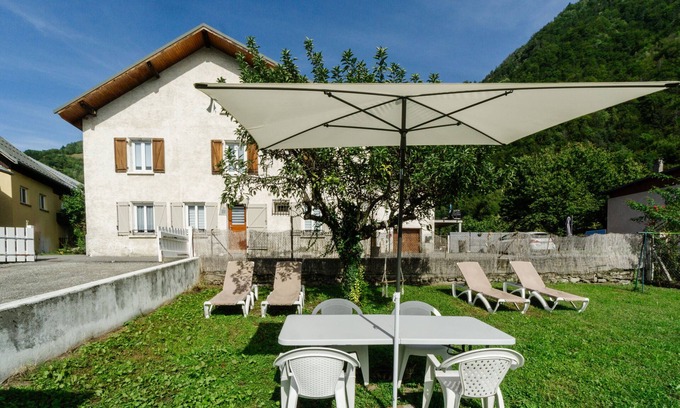 Saint-Martin-sur-la-Chambre Apartment | Apartment "Gîte Zen Attitude" with Mountain View, Private Whirlpool & Wi-Fi