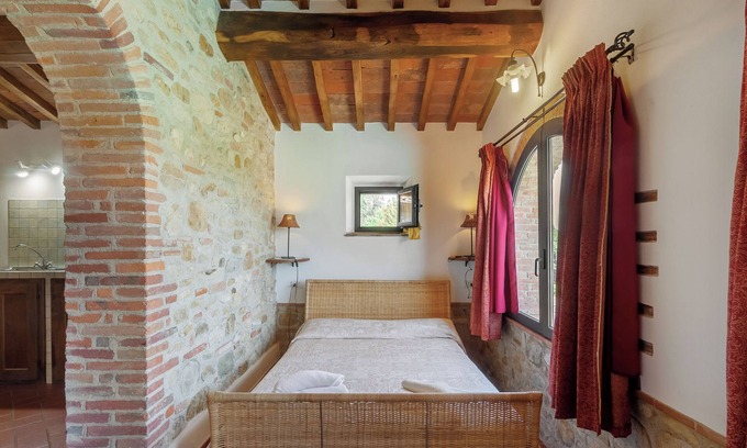 Mercatale Val di Pesa Apartment | Apartment 'Gallo Flat' with Mountain View, Wi-Fi and Air Conditioning