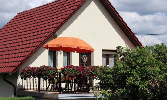 Emsetal Apartment | Apartment 'Inselsbergblick' with Mountain View, Private Terrace and Wi-Fi