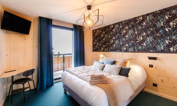 La Toussuire Apartment | Apartment "Lodge Six De Savoie" with Mountain View, Private Terrace and Wi-Fi