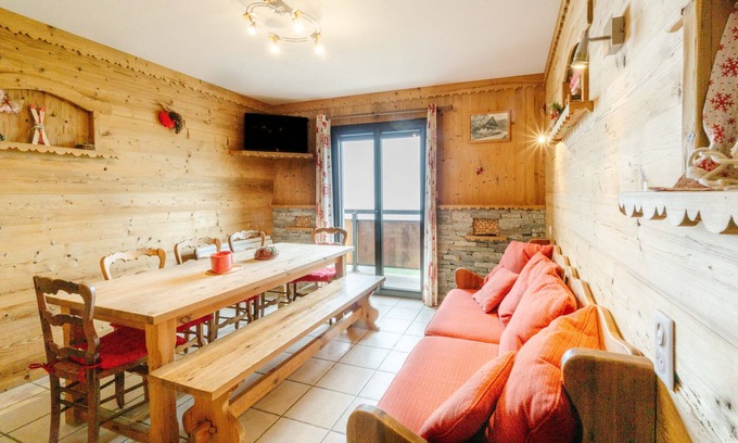 La Toussuire Apartment | Apartment 'La Centaurée' with Mountain View, Shared Garden and Wi-Fi
