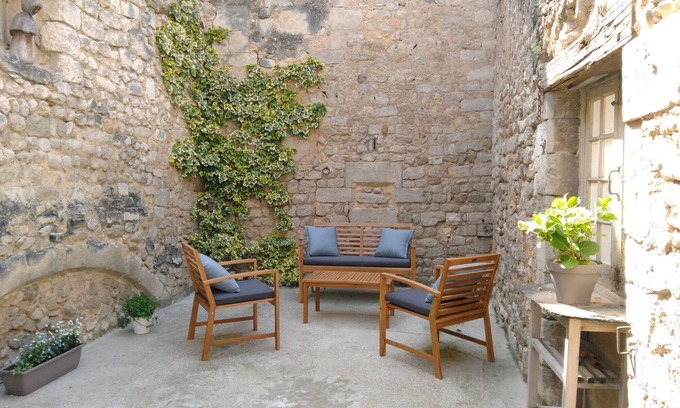 Saint-Paul-Trois-Chateaux Apartment | Apartment with Terrace – Saint-Paul-Trois-Châteaux, Drôme Provençale