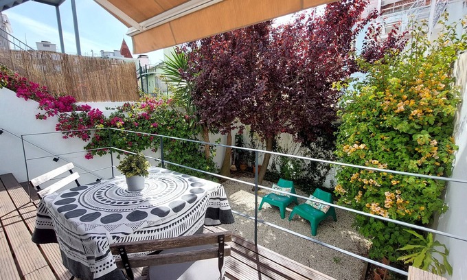 Penha de Franca Apartment | Apart. with private garden - central location/3 metro stops to historic center