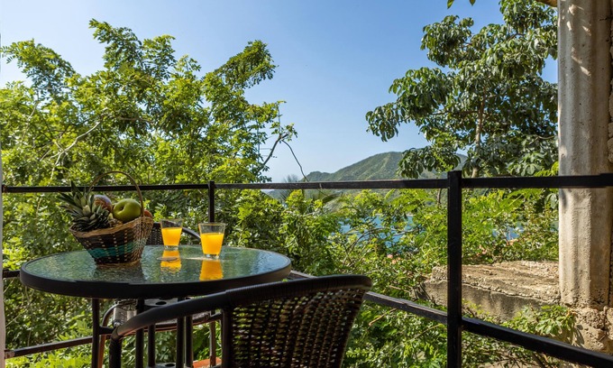 Taganga House | Aparta estudio con vista al mar, ideal para parejas con Internet de 50 megabytes