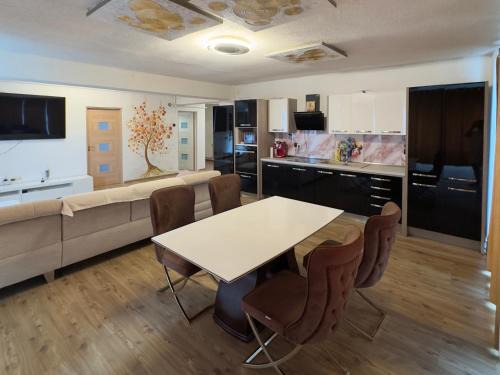 Selimbar Apartment | Apartament RYO