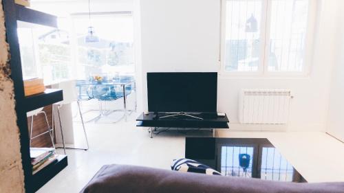 San Sebastian Apartment | APARTAMENTO ROMANTICO WiFi FREE PARKING AREA