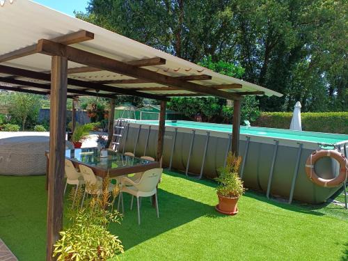 Tomino Apartment | APARTAMENTO RURAL DUPLEX (270 metros.) DE 4 HAB. EN TOMIÑO CON JARDIN PRIVADO