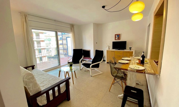Santa Margarida Apartment | APARTAMENTOS AQUARIUM (33) PLEASANT AND COMPLETELY RENOVATED, VIEW ON THE SEA.