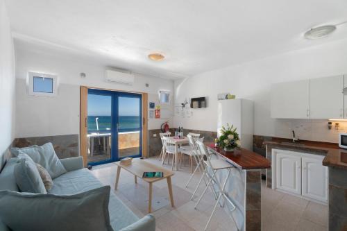 Alojera Apartment | Apartamentos Playa Azul - 3